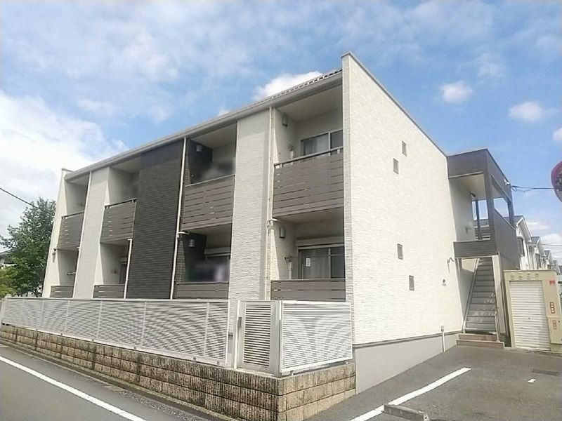 あきる野市油平のアパートの外観