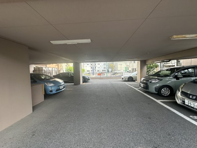 Sun・Cedarの駐車場