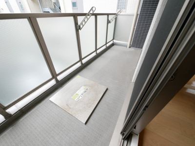 【バルコニー】 | SunSunなんば弐番館 | 落ち着いた時間を過ごせるバルコニーです