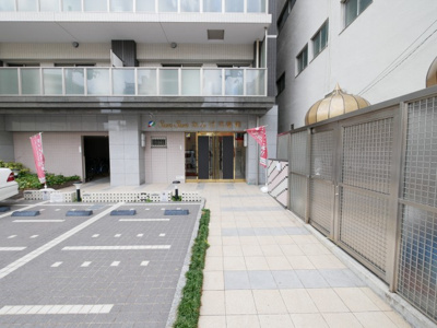 【エントランス】 | SunSunなんば弐番館 | 落ち着いたエントランスです