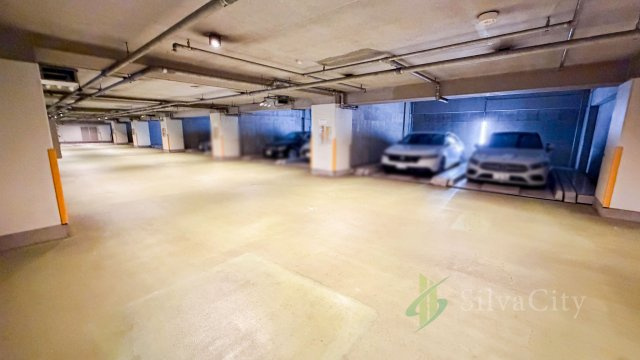 ファミールコート白金タワーズの駐車場