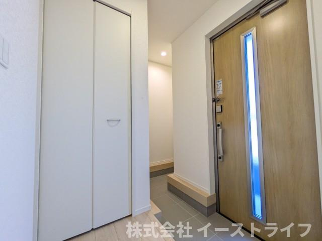 【新築戸建】　いわき市好間町上好間第5　全3棟の玄関|同社施工写真　きれいな玄関です。収納が充実しています。