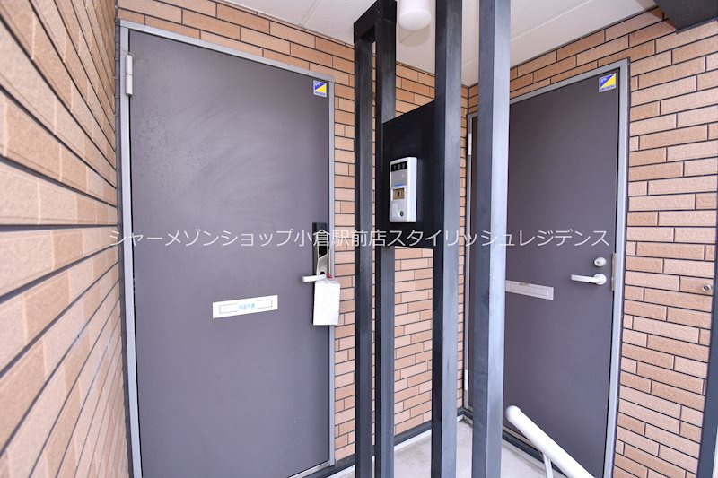 レオネクストアリエッタ桜橋の玄関