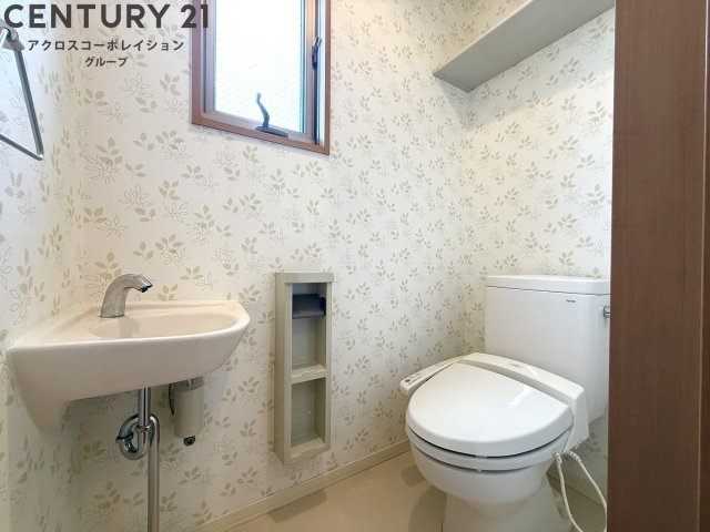温水洗浄便座付きのトイレです！