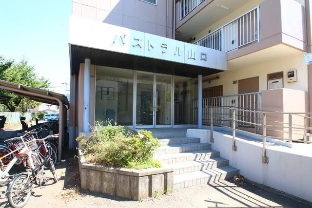 パストラル山口のエントランス