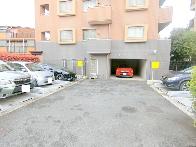 ご成約お客様向けの駐車場|敷地内駐車場　空き状況等詳細はお問合せください。