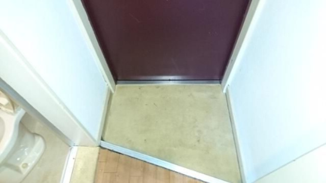 横浜市旭区二俣川１丁目のアパートの玄関