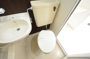 浴室内にトイレがあります！