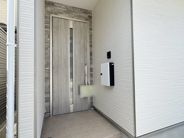 新築戸建　岐阜市加納5期　全1区画分譲の玄関|玄関ドアの鍵はディンプルキーと内側はサムターンキーになっており防犯性の高い仕様になっています。