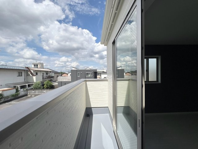 新築戸建　岐阜市加納5期　全1区画分譲のバルコニー|バルコニーは南向きで洗濯物もよく乾きます！