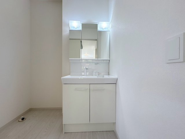 新築戸建　岐阜市加納5期　全1区画分譲のキッチン|ステンレスをワークスペース部分トップに使用した機能的で美しいシステムキッチンを使用しています。