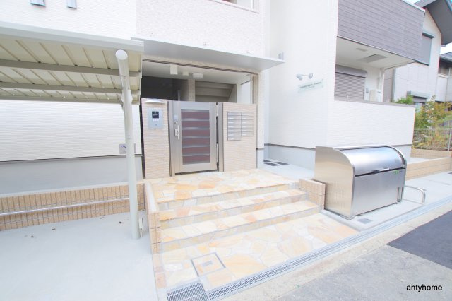 フジパレス井高野2番館のエントランス