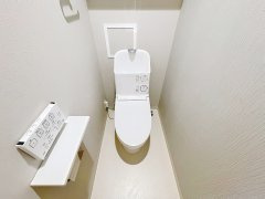 アーバンキャッスル江戸川駅前（2階部分）／仲介手数料無料／新規フルリノベーションのトイレ