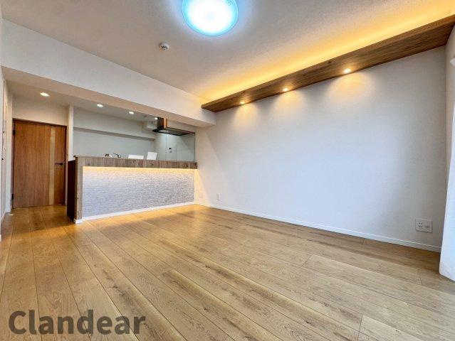 東和ファイナンスの居間・リビング|ドキドキの新生活も、安心してスタート。ぴったりの住まいを見つけませんか？クランディアが一緒に住まい選びをサポートします‼　まずは、お気軽にお問合せください　＃クランディア