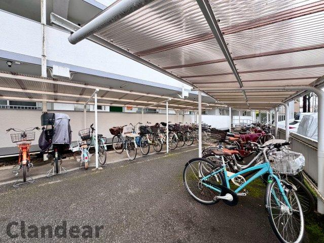 東和ファイナンスの駐輪場|ドキドキの新生活も、安心してスタート。ぴったりの住まいを見つけませんか？クランディアが一緒に住まい選びをサポートします‼　まずは、お気軽にお問合せください　＃クランディア