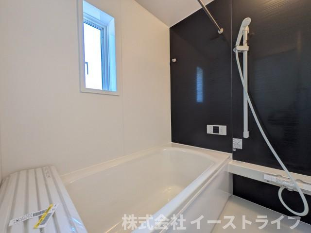 【新築戸建】　いわき市好間町上好間第5　全3棟の浴室|同社施工写真　リラックスできる雰囲気の浴室です。洗い場が広々としています。浴槽も広いので、１日の疲れが癒されるホッとする空間になりそうです。