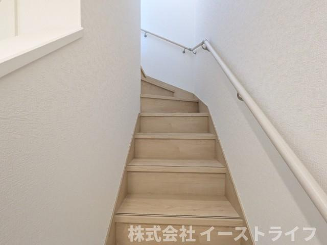 【新築戸建】　いわき市好間町上好間第5　全3棟の内装|同社施工写真　階段スペースです。手すりが付いているので安心です。