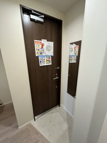 グランソレイユ大井の玄関