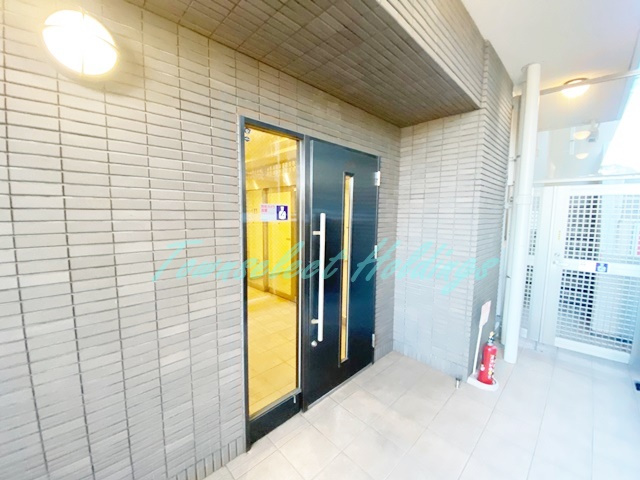 藤沢市湘南台１丁目の賃貸マンションのエントランス