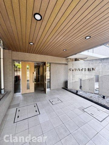 ヴェラハイツ松戸のエントランス|ドキドキの新生活も、安心してスタート。ぴったりの住まいを見つけませんか？クランディアが一緒に住まい選びをサポートします‼　まずは、お気軽にお問合せください　＃クランディア
