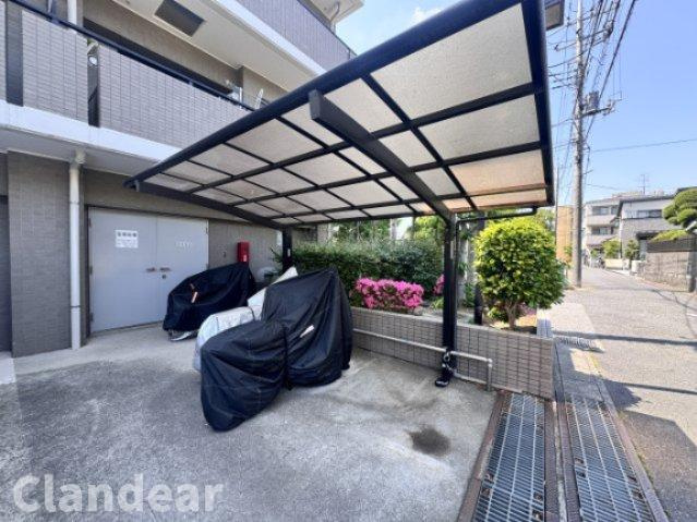ヴェラハイツ松戸の駐輪場|ドキドキの新生活も、安心してスタート。ぴったりの住まいを見つけませんか？クランディアが一緒に住まい選びをサポートします‼　まずは、お気軽にお問合せください　＃クランディア