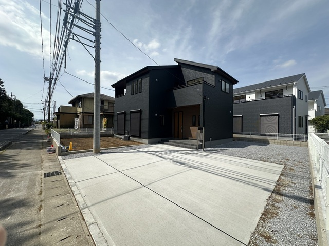 下野市烏ヶ森2丁目　新築戸建3の前面道路含む現地写真