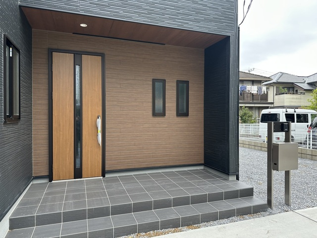 下野市烏ヶ森2丁目　新築戸建3の玄関