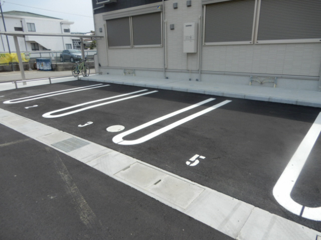 グランクレールの駐車場