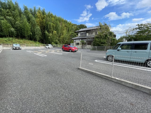 Regalo　Aの駐車場