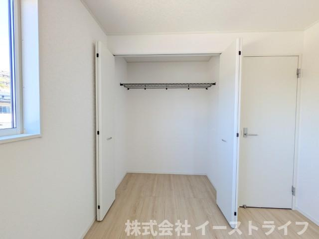 【新築戸建】　いわき市好間町上好間第5　全3棟の収納|同社施工写真　大きなスペースがあり、収納には困りません