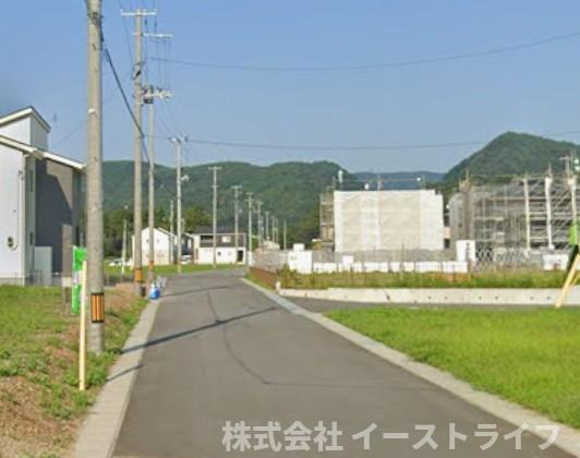 【新築戸建】　いわき市好間町上好間第5　全3棟の前面道路含む現地写真|南側6ｍ公道。西側6ｍにも接道しており、撮影次第画像upします。