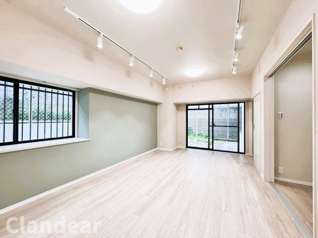 ベルシェ松戸Ⅴ１の洋室|ドキドキの新生活も、安心してスタート。ぴったりの住まいを見つけませんか？クランディアが一緒に住まい選びをサポートします‼　まずは、お気軽にお問合せください　＃クランディア