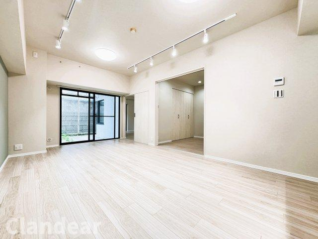 ベルシェ松戸Ⅴ１の居間・リビング|ドキドキの新生活も、安心してスタート。ぴったりの住まいを見つけませんか？クランディアが一緒に住まい選びをサポートします‼　まずは、お気軽にお問合せください　＃クランディア