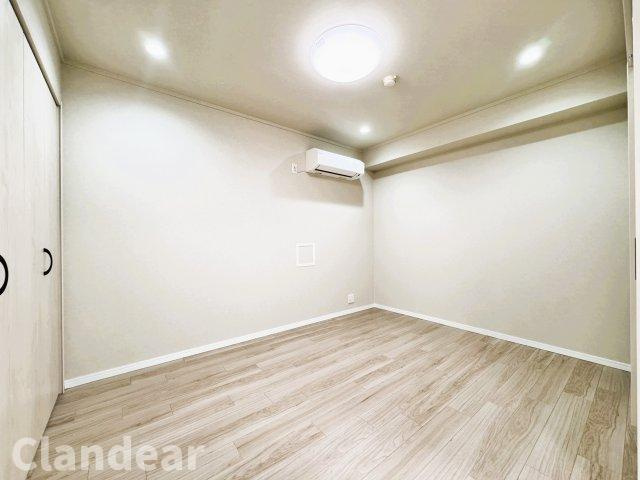 ベルシェ松戸Ⅴ１の洋室|ドキドキの新生活も、安心してスタート。ぴったりの住まいを見つけませんか？クランディアが一緒に住まい選びをサポートします‼　まずは、お気軽にお問合せください　＃クランディア
