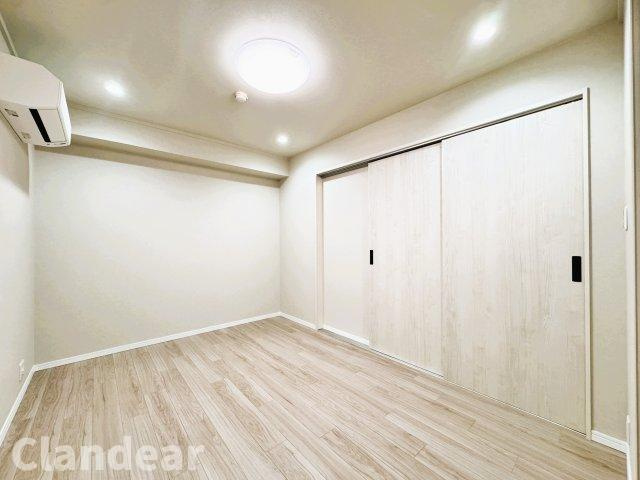 ベルシェ松戸Ⅴ１の洋室|ドキドキの新生活も、安心してスタート。ぴったりの住まいを見つけませんか？クランディアが一緒に住まい選びをサポートします‼　まずは、お気軽にお問合せください　＃クランディア