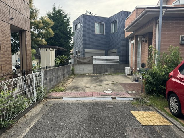 明石市魚住町住吉４丁目戸建の駐車場
