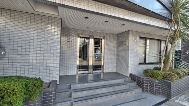 市川市新井３丁目の賃貸マンションのエントランス