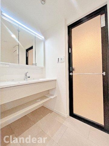 ベルドゥムール草加中央東の洗面所|ドキドキの新生活も、安心してスタート。ぴったりの住まいを見つけませんか？クランディアが一緒に住まい選びをサポートします‼　まずは、お気軽にお問合せください　＃クランディア