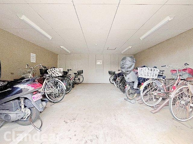 ベルドゥムール草加中央東の駐輪場|ドキドキの新生活も、安心してスタート。ぴったりの住まいを見つけませんか？クランディアが一緒に住まい選びをサポートします‼　まずは、お気軽にお問合せください　＃クランディア