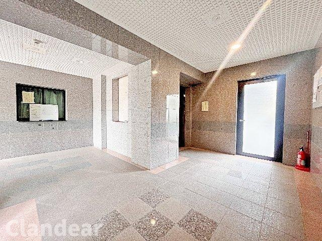 ベルドゥムール草加中央東のロビー|ドキドキの新生活も、安心してスタート。ぴったりの住まいを見つけませんか？クランディアが一緒に住まい選びをサポートします‼　まずは、お気軽にお問合せください　＃クランディア