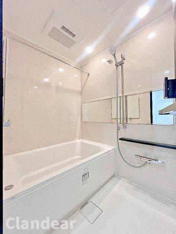 ベルドゥムール草加中央東の浴室|ドキドキの新生活も、安心してスタート。ぴったりの住まいを見つけませんか？クランディアが一緒に住まい選びをサポートします‼　まずは、お気軽にお問合せください　＃クランディア