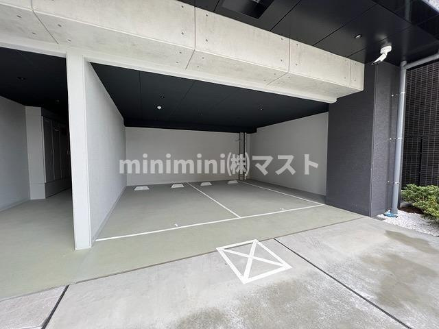 S-RESIDENCE難波大国町Deuxの駐車場