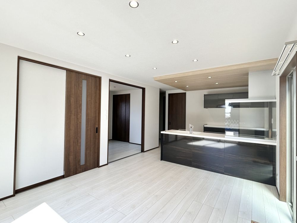 「プレミアム仕様」高知市新田町　新築建売2の居間・リビング|※写真はイメージです