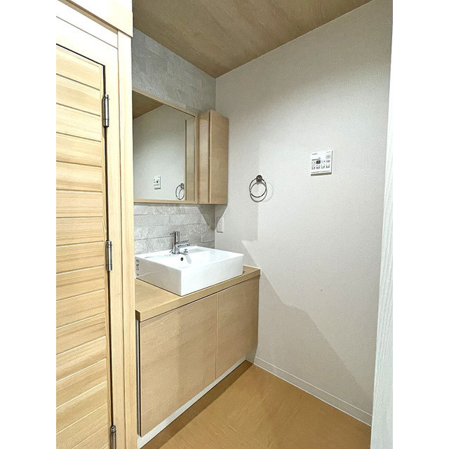 b'CASA金町EASTの洗面所