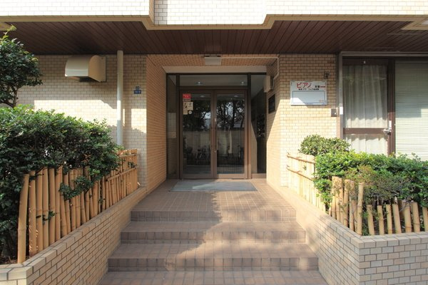 ラミアール三ノ輪駅前のエントランス