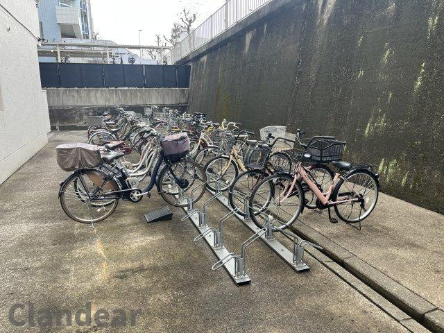 朝日プラザ八広の駐輪場|ドキドキの新生活も、安心してスタート。ぴったりの住まいを見つけませんか？クランディアが一緒に住まい選びをサポートします‼　まずは、お気軽にお問合せください　＃クランディア