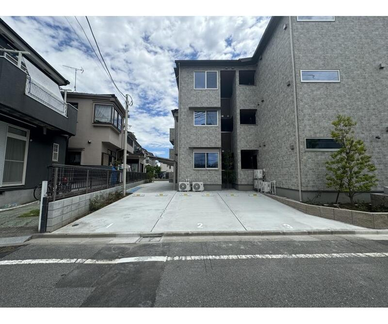 ＦＯＲＥＳＴ　ＭＡＩＳＯＮ　ＣｒｅａＷｅｓｔの駐車場
