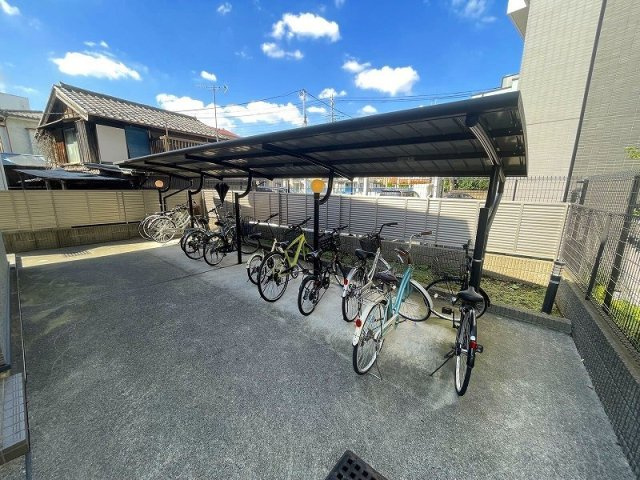 レオパレスフォレストの駐車場