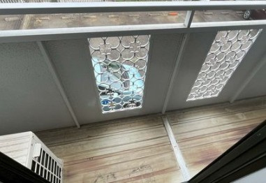 八王子市椚田町のアパートのバルコニー