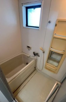 八王子市椚田町のアパートの浴室